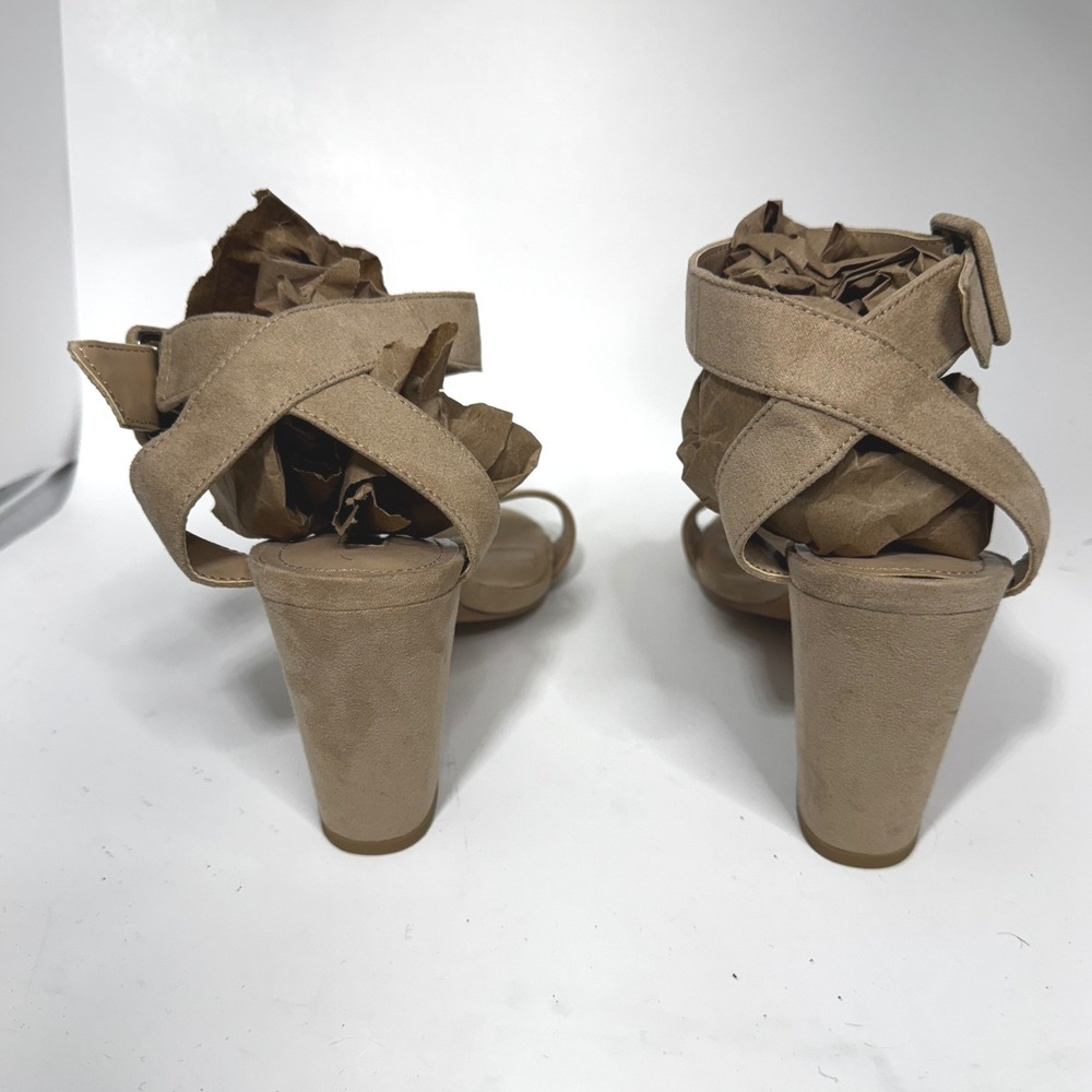 BCBGeneration Tan Faux Suede Block Heel Sandals Ankle Strap Buckle Womens 8 - Picture 8 of 8